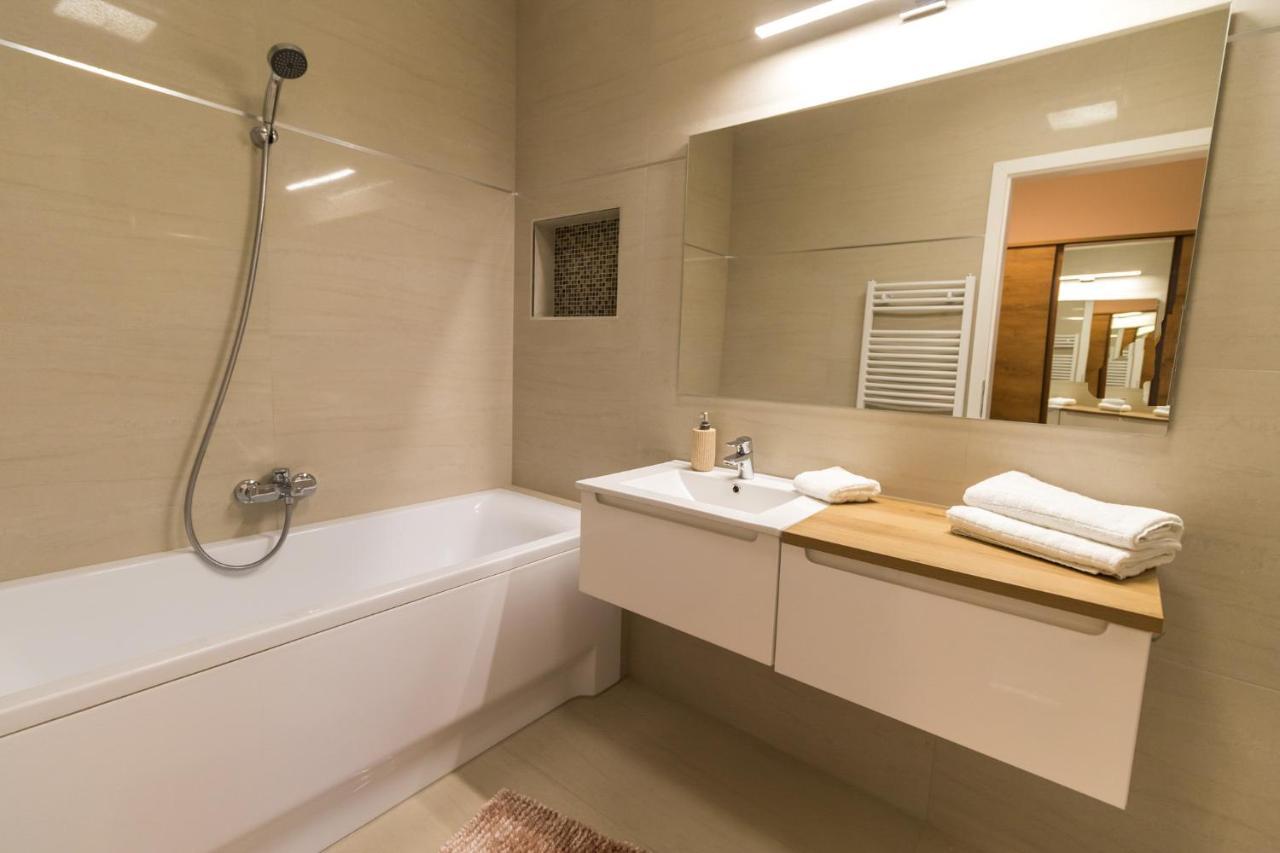 Thermal Lux Weninger Apartman Kiskunhalas Buitenkant foto